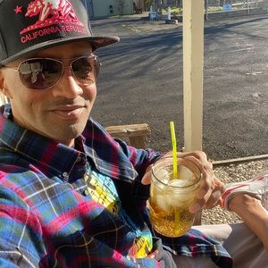 Meet your Posher, Yanri